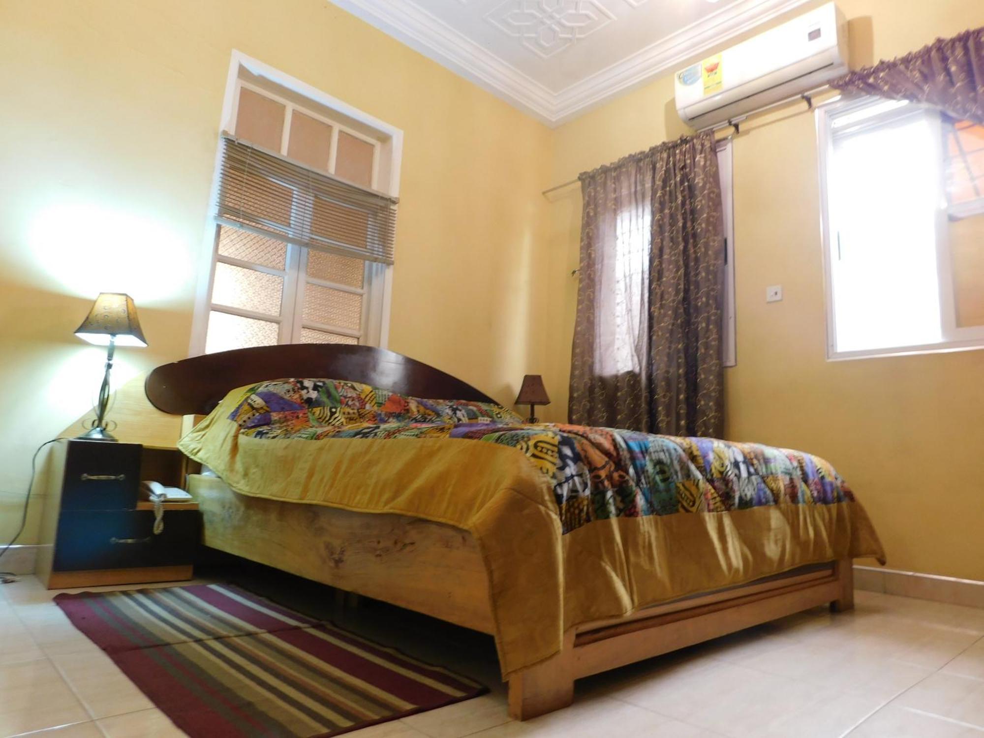 Jesiwa B'S Little Palace Accra Exterior foto