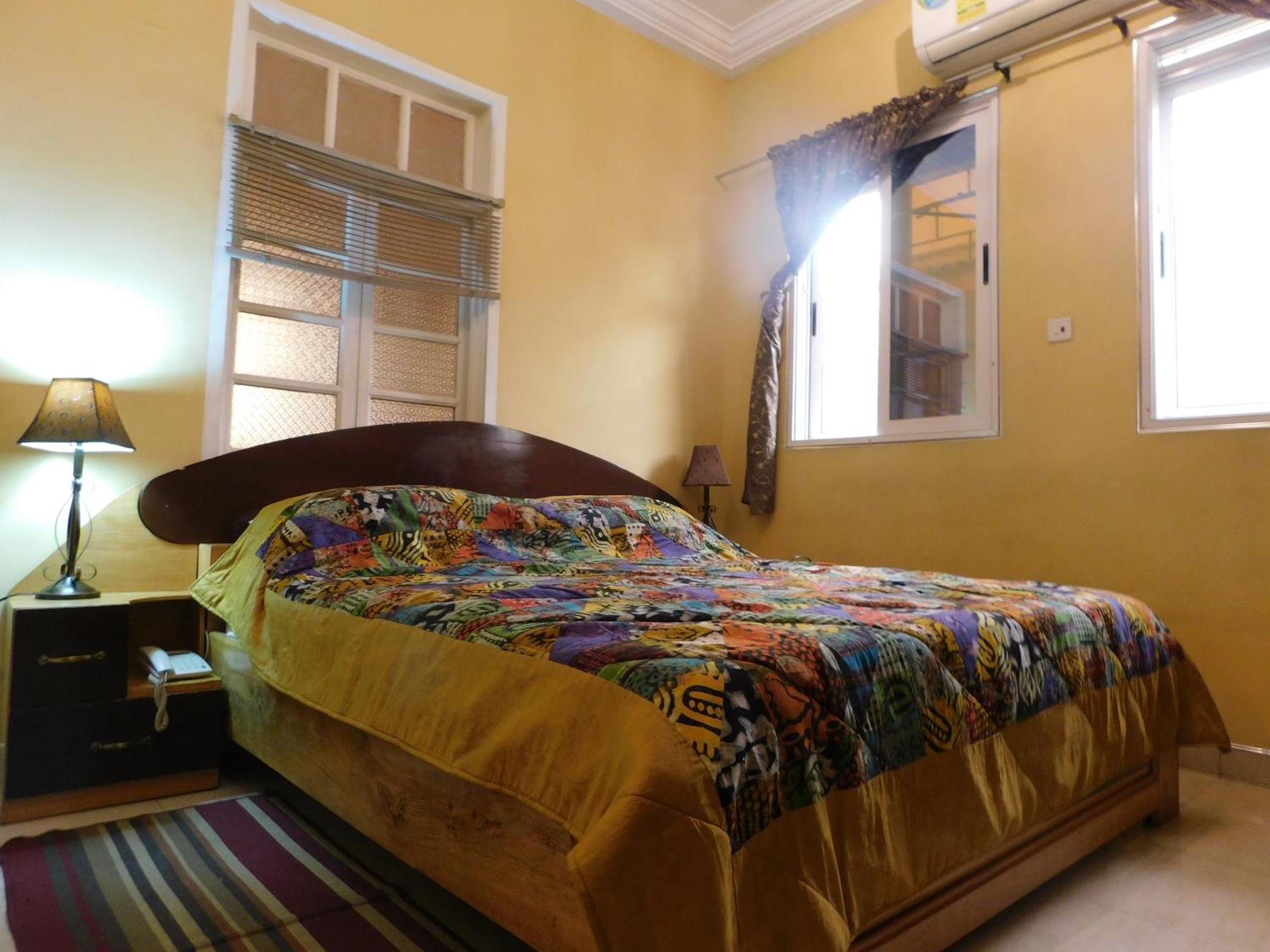 Jesiwa B'S Little Palace Accra Exterior foto