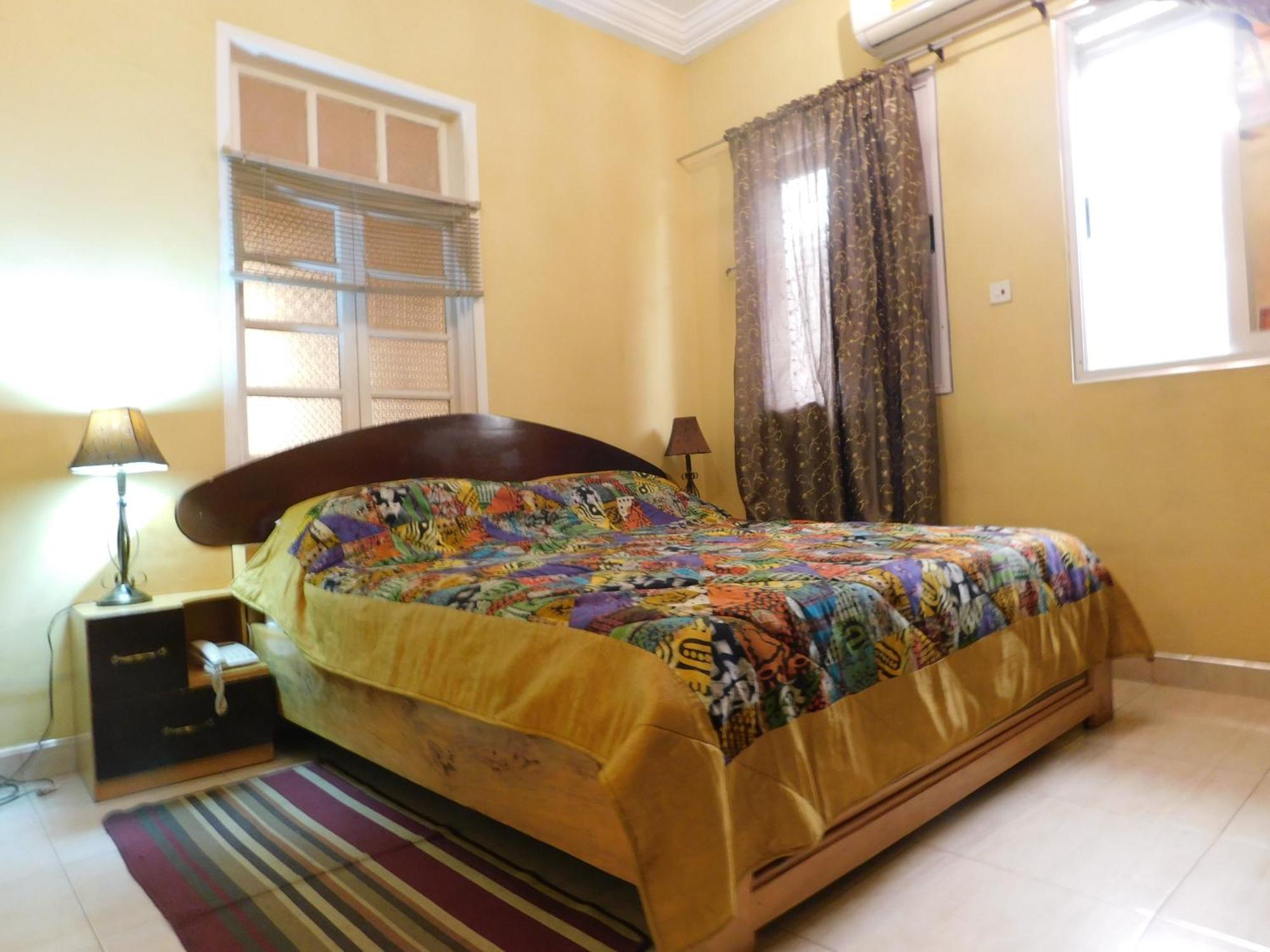 Jesiwa B'S Little Palace Accra Exterior foto