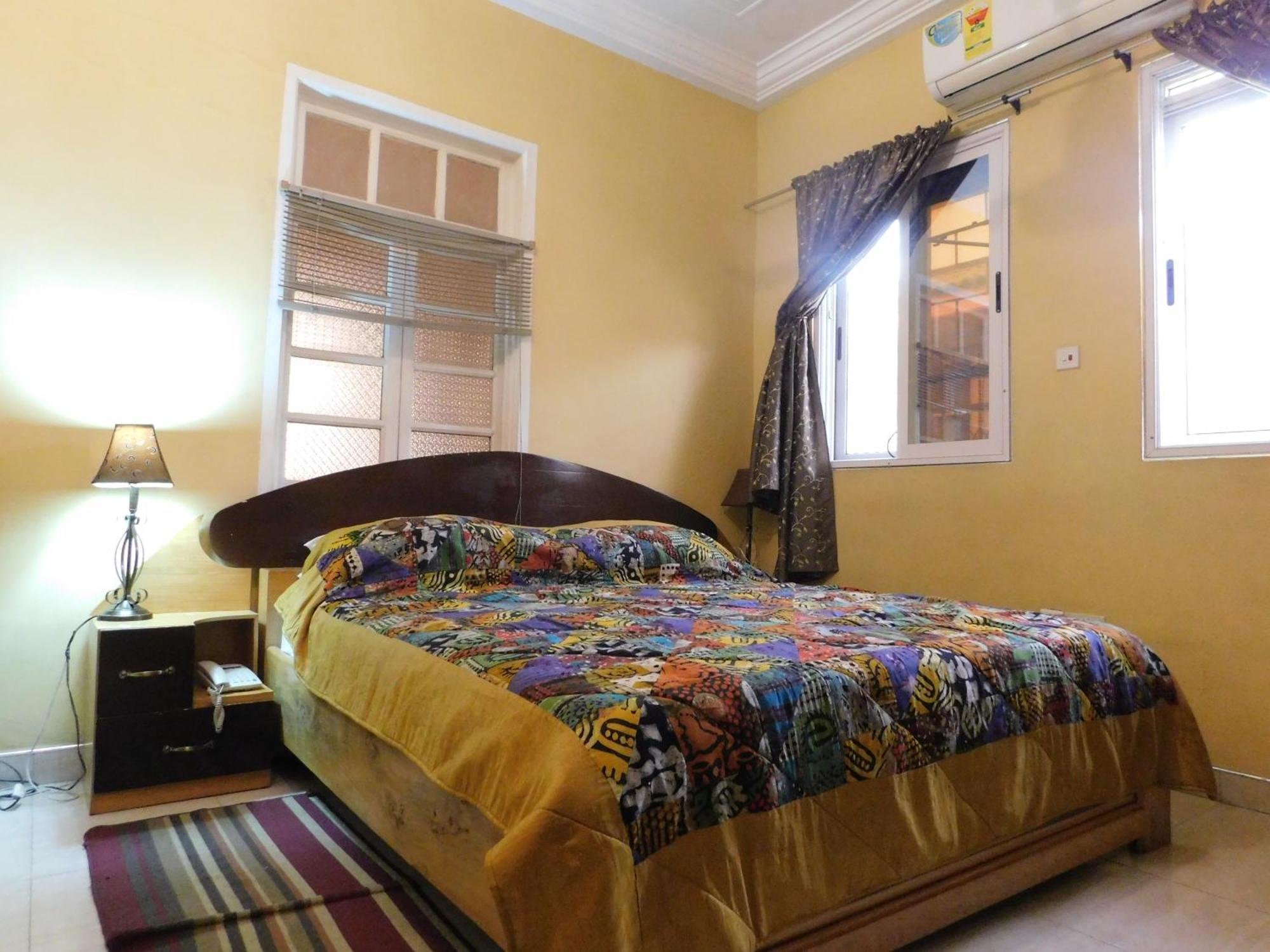Jesiwa B'S Little Palace Accra Exterior foto