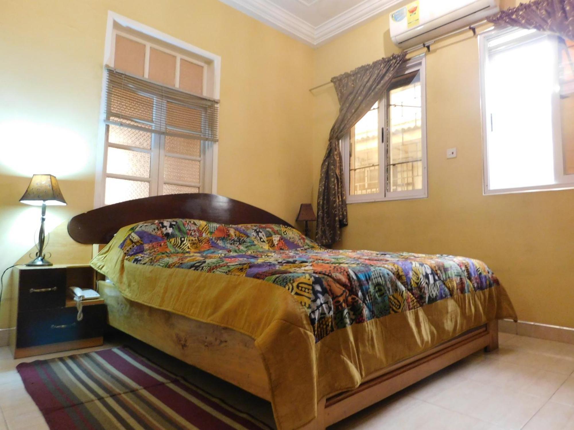 Jesiwa B'S Little Palace Accra Exterior foto