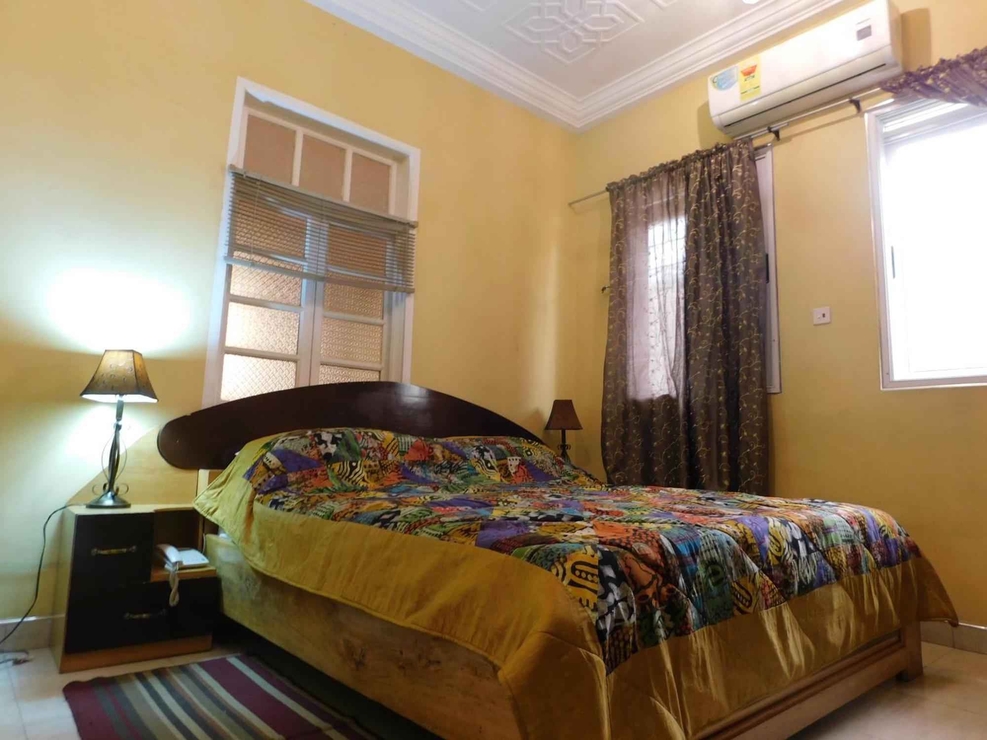 Jesiwa B'S Little Palace Accra Exterior foto