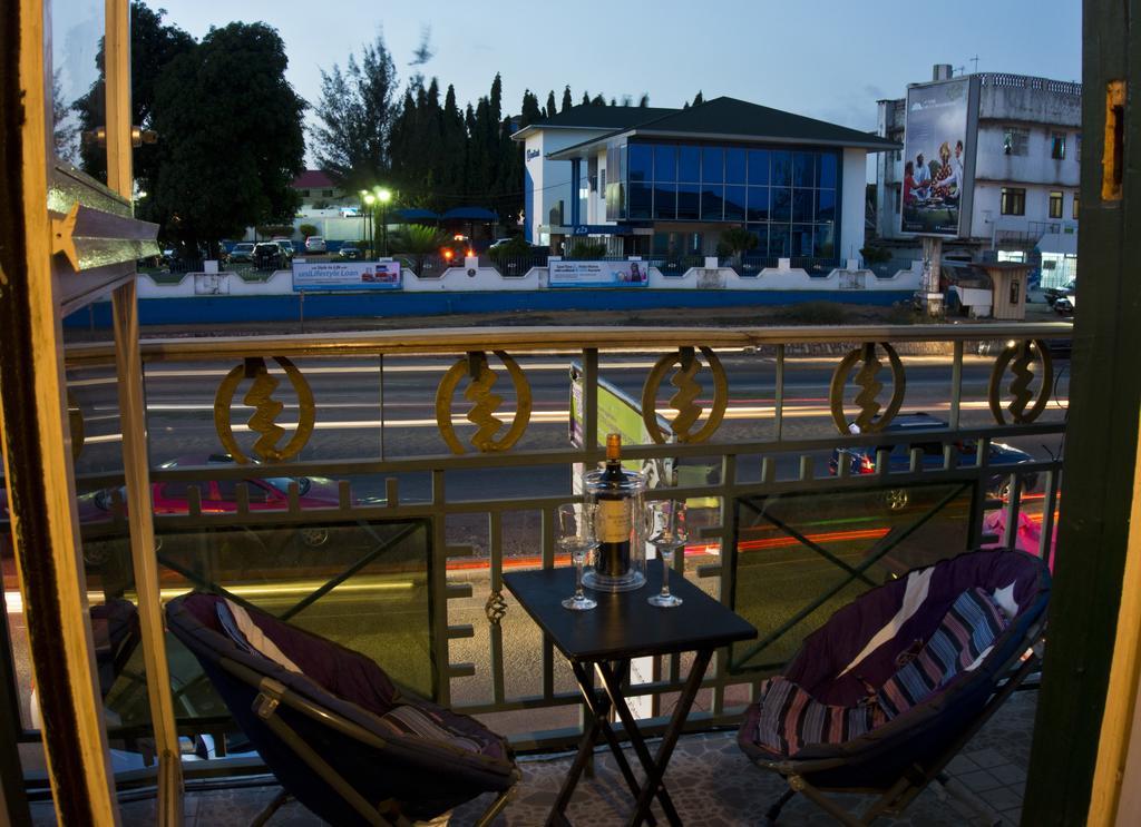 Jesiwa B'S Little Palace Accra Exterior foto